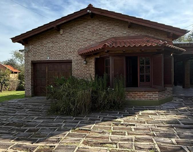 Casa · 1000m² · 7 Ambientes · 2 Cocheras