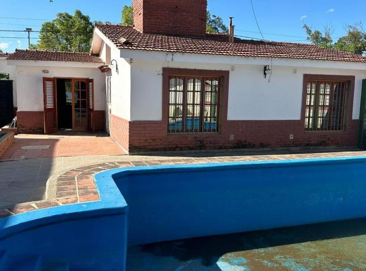 Casa · 220m² · 7 Ambientes · 1 Cochera
