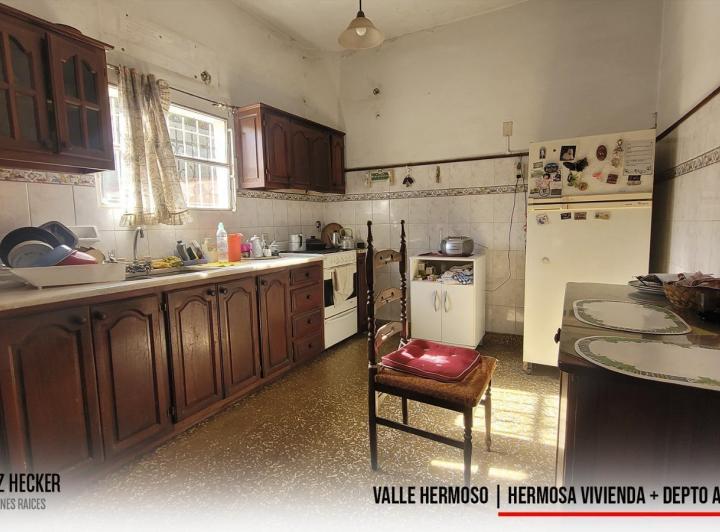 Casa · 218m² · 6 Ambientes · 2 Cocheras