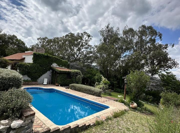 Casa · 249m² · 3 Dormitorios · 2 Cocheras