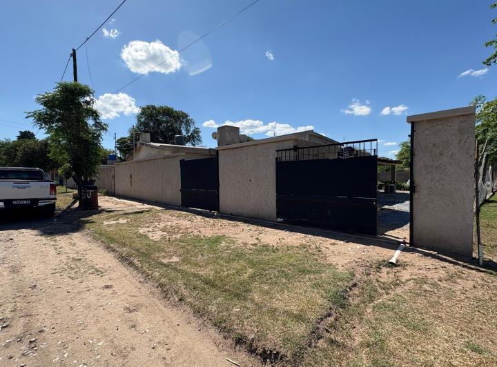 Casa · 120m² · 10 Ambientes · 2 Cocheras