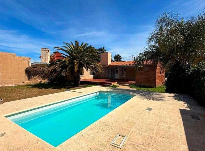 Casa · 184m² · 3 Dormitorios · 2 Cocheras