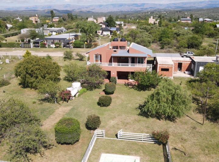 Casa · 193m² · 8 Ambientes · 3 Cocheras