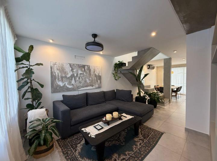 Casa · 180m² · 5 Ambientes · 1 Cochera
