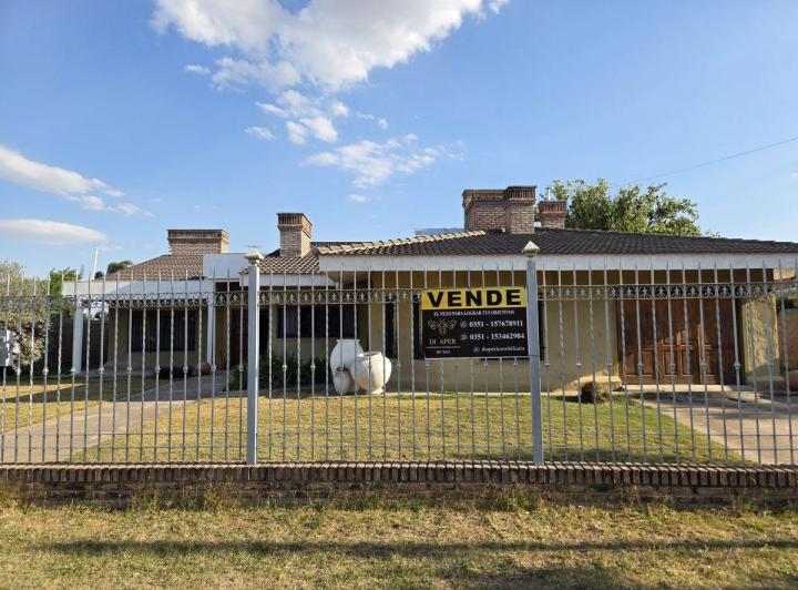 Casa · 349m² · 5 Ambientes · 1 Cochera