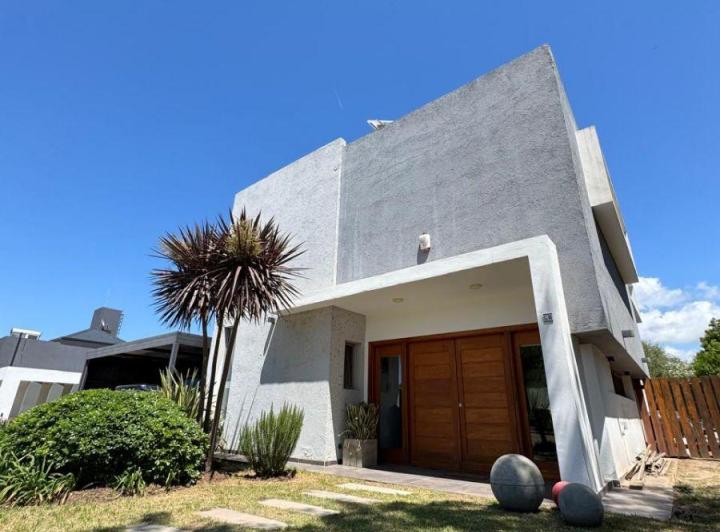 Casa · 285m² · 12 Ambientes