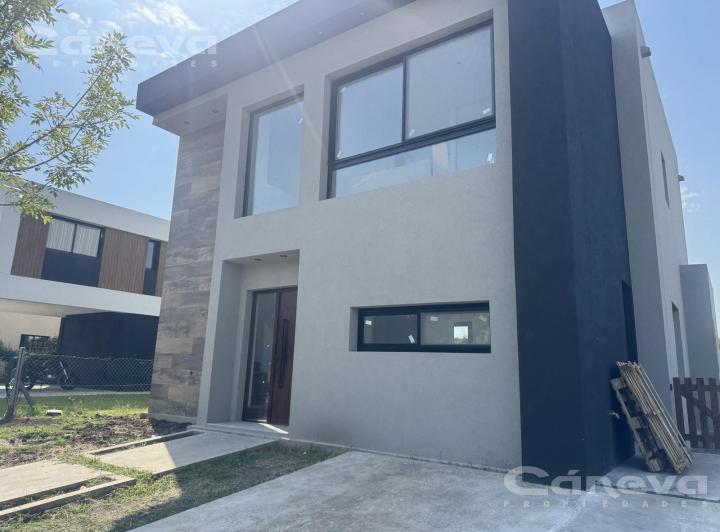 Casa · 149m² · 4 Ambientes · 2 Cocheras