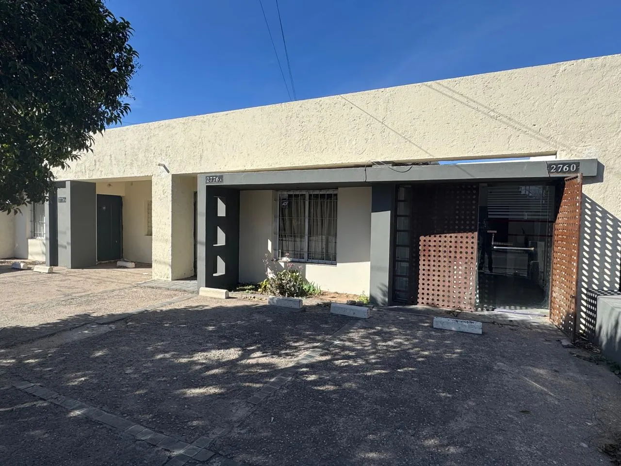 SE VENDEN 3 PROPIEDADES JUNTAS, CASA DE UN DOR, CASA DE 2 DOR, UNA OFICINA.