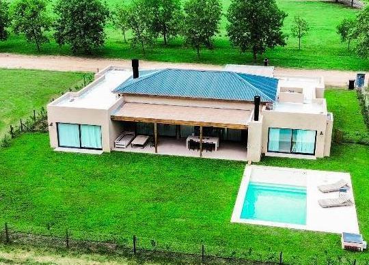 Casa · 235m² · 5 Ambientes · 2 Cocheras