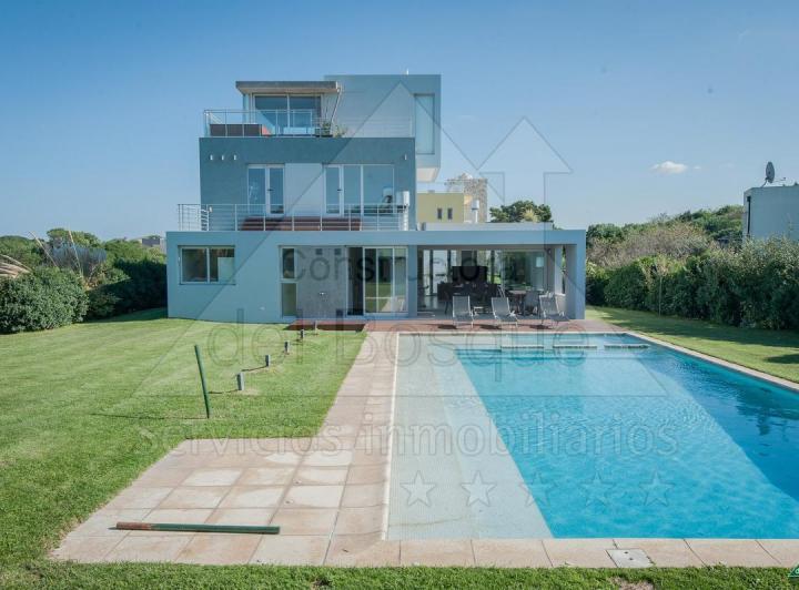 Casa · 311m² · 4 Ambientes · 1 Cochera