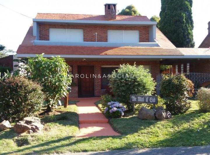 Casa · 250m² · 5 Ambientes · 1 Cochera