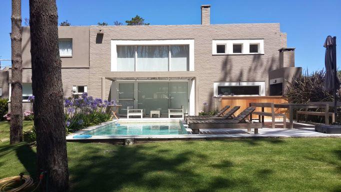 Casa · 250m² · 7 Ambientes · 2 Cocheras