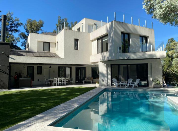 Casa · 569m² · 5 Ambientes · 2 Cocheras