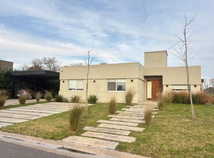 Casa · 205m² · 4 Ambientes