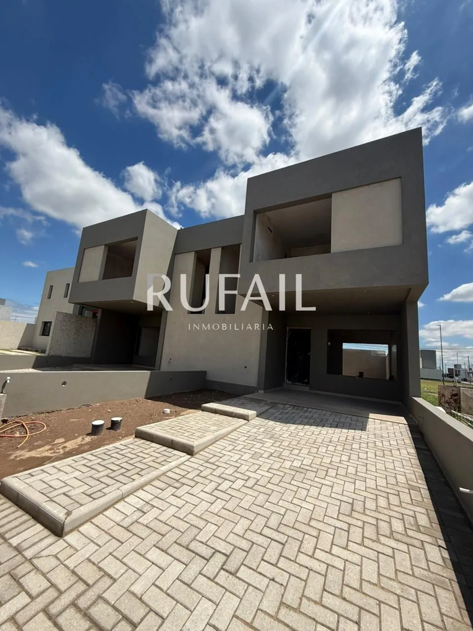 DUPLEX A ESTRENAR DE 3 DORMITORIOS. RINCONES DE MANANTIALES.