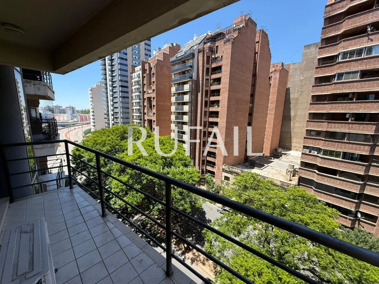 DEPTO AMOBLADO NVA CBA. 1 DORM. BALCÓN FRENTE. AIRE AC. BV ILLIA AL 600