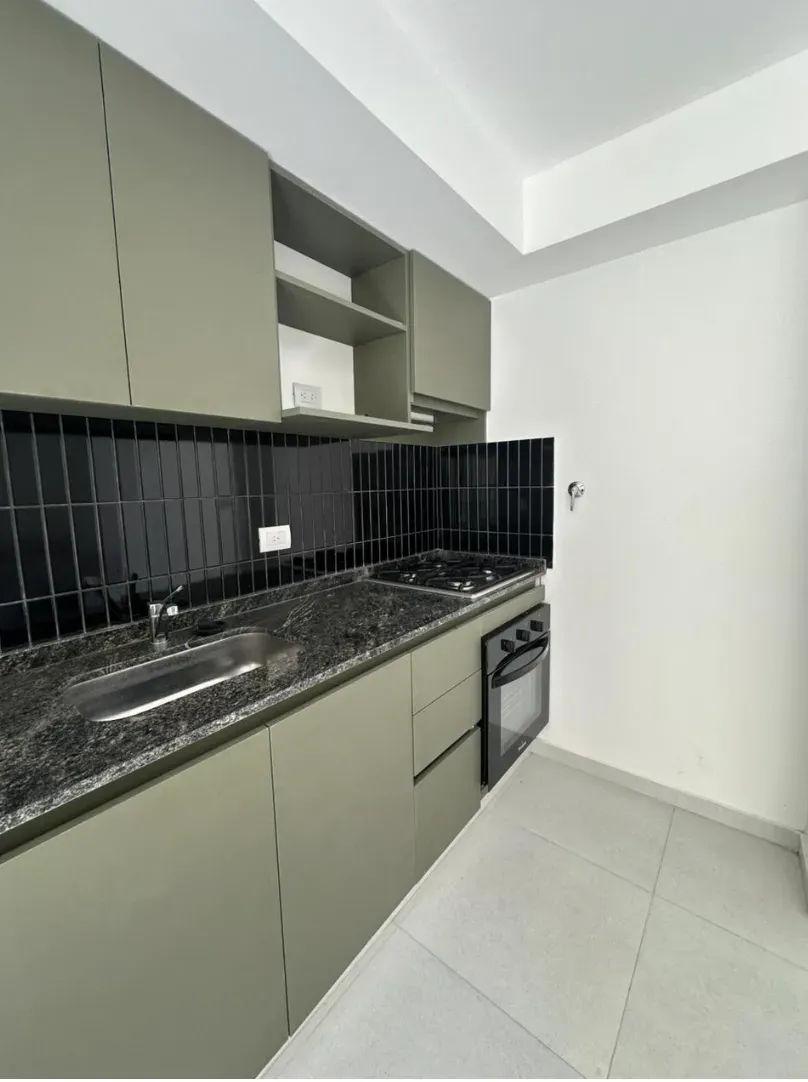 Venta departamento 2 dormitorios con balcón y asador en Barrio General Paz.
