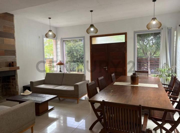 Casa · 159m² · 6 Ambientes · 1 Cochera