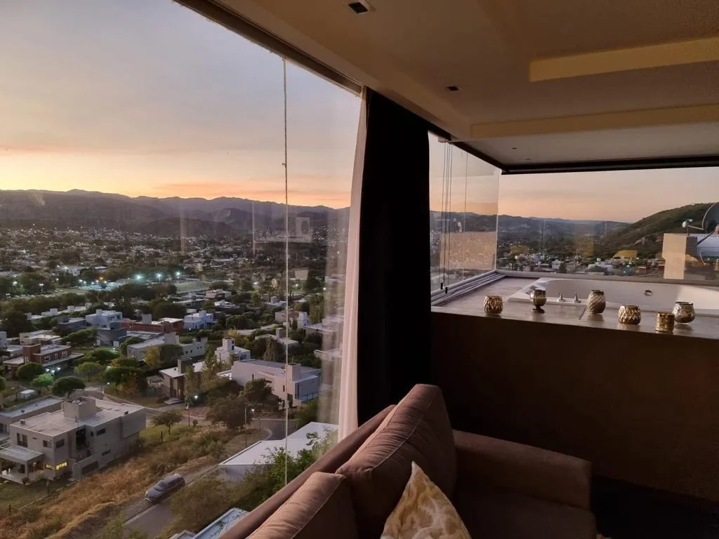 LA CUESTA . Casa de Diseño impresionantes vistas desde cualquier ángulo
