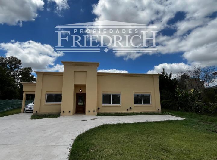 Casa · 151m² · 4 Ambientes · 3 Cocheras