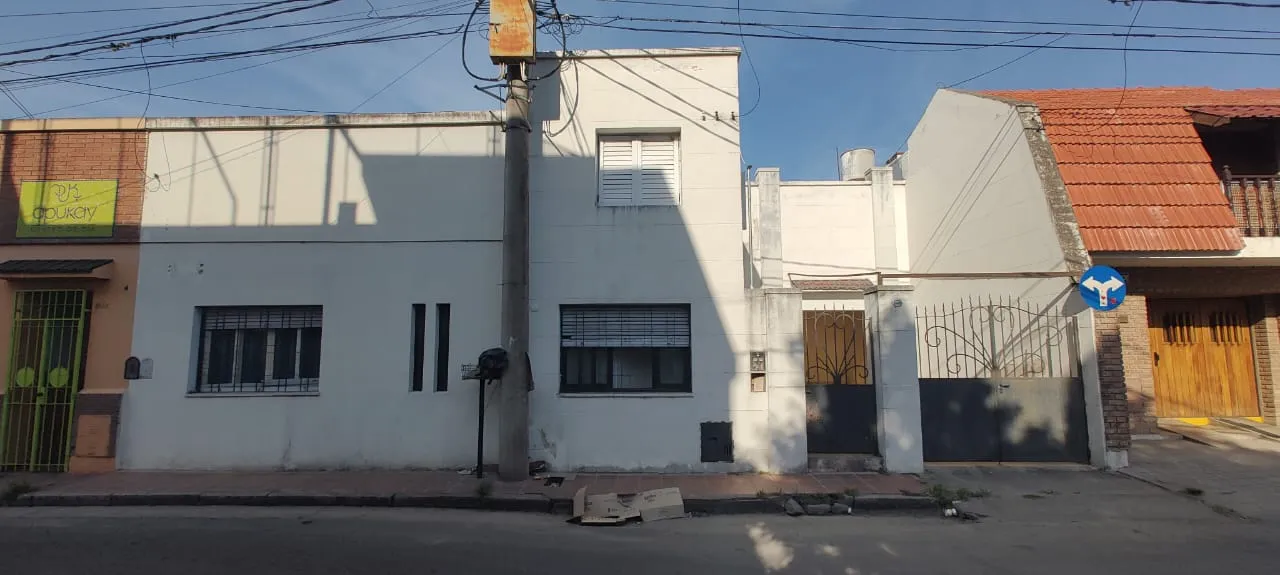 VENDO CASA 2 PLANTAS BARRIO PUEYRREDON