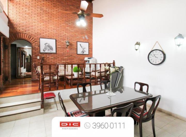 Casa · 300m² · 6 Ambientes