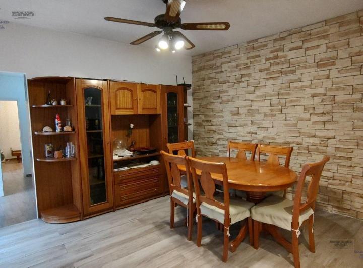 Casa · 210m² · 8 Ambientes