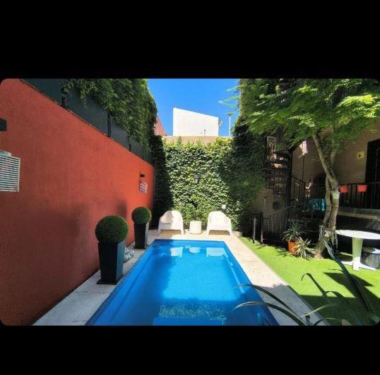 Casa · 390m² · 6 Ambientes · 2 Cocheras