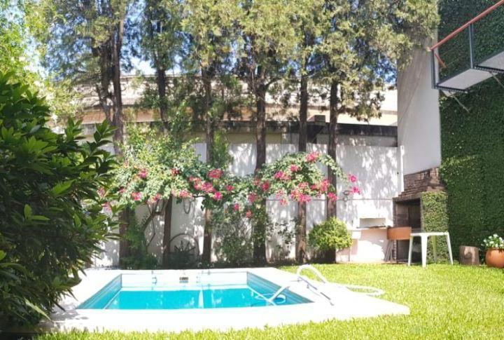 Casa · 260m² · 5 Ambientes · 1 Cochera