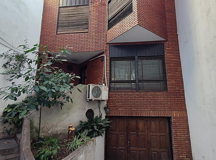 Casa · 180m² · 4 Ambientes · 2 Cocheras