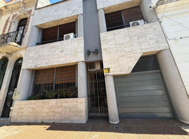 Casa · 237m² · 5 Ambientes · 1 Cochera