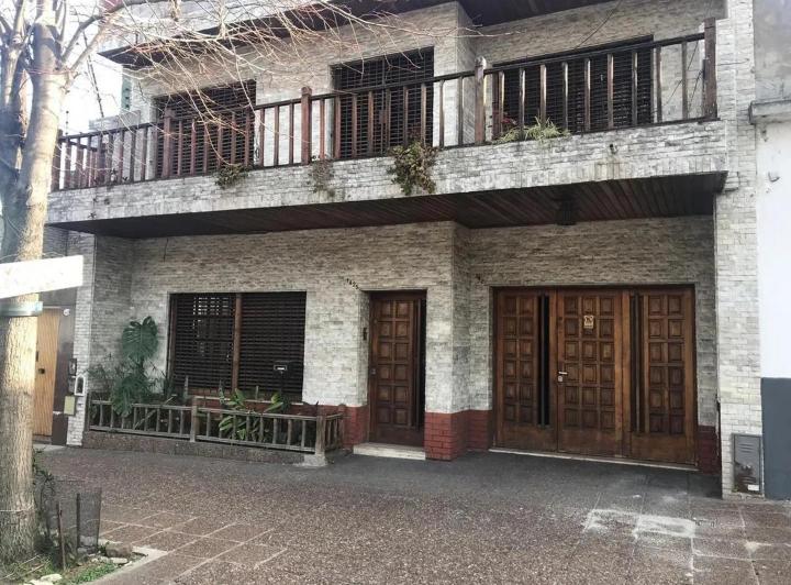 Casa · 160m² · 4 Ambientes · 3 Cocheras
