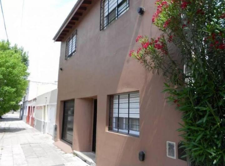 Casa · 210m² · 4 Ambientes · 1 Cochera