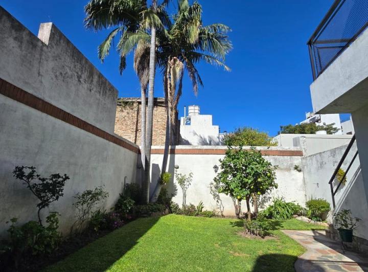 Casa · 323m² · 5 Ambientes · 1 Cochera