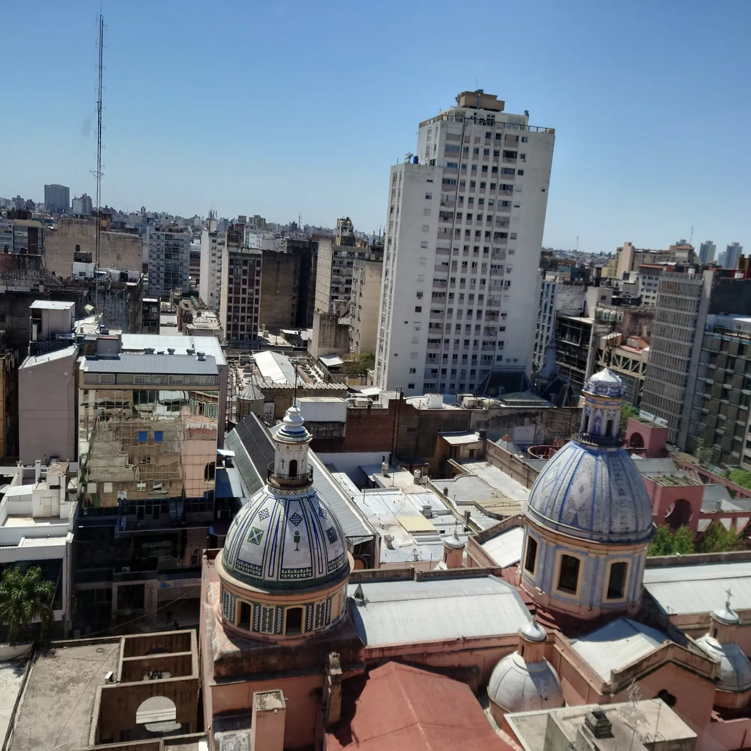 EXCELENTE PROPIEDAD REMODELADA A NUEVO