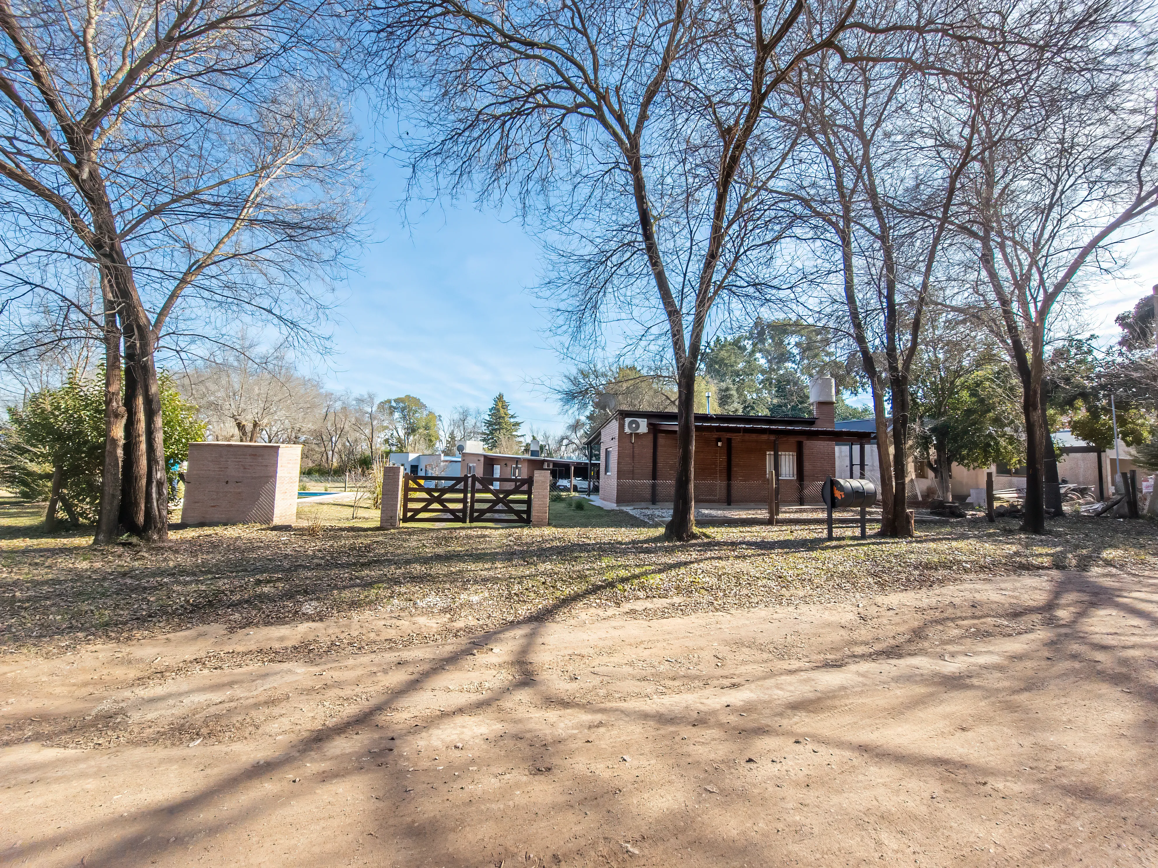 VENTA  CASA - COMPLEJO DE 2 VIVIENDAS, PILETA, COCHERA, VILLA RUMIPAL CALAMUCHITA. CÓRDOBA