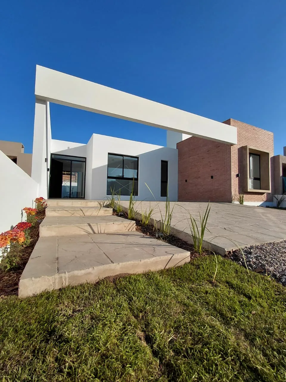 CASA EN VENTA RINCONES DE MANANTIALES 2 DORMITORIOS 2 BAÑOS A ESTRENAR