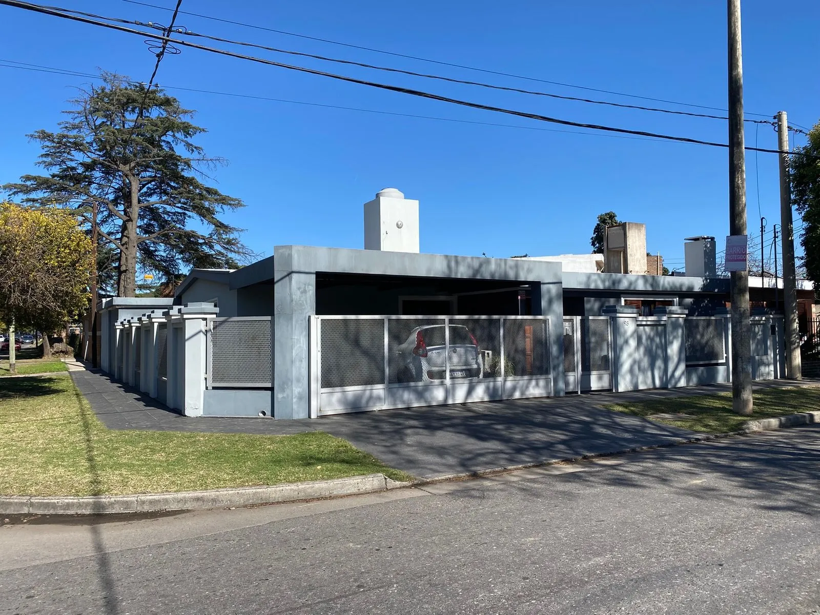 SE VENDE CASA  EN MARQUES SOBREMONTE ESQUINA APTO CREDITO– RECIBE MENOR
