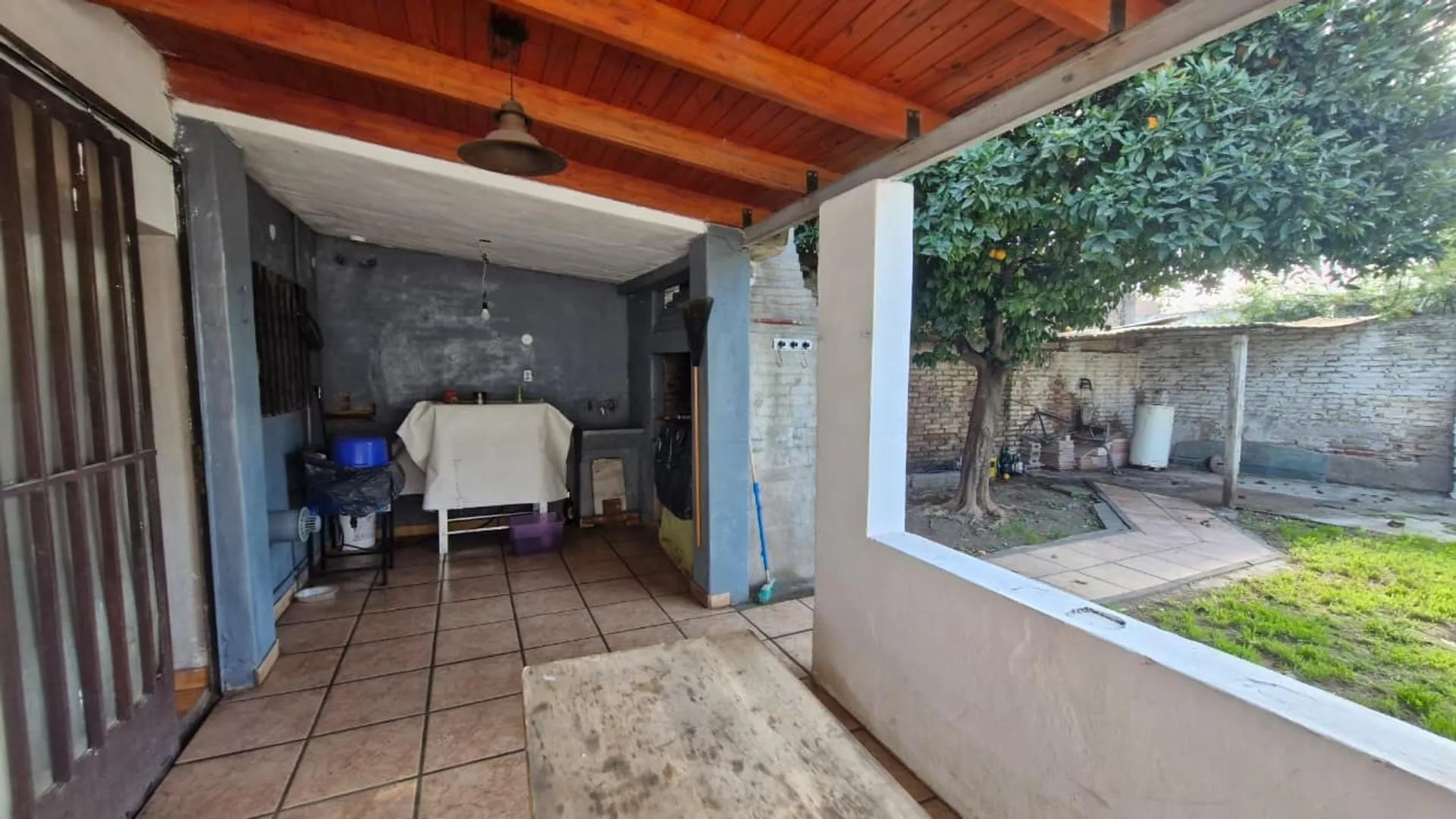 B° ALTO ALBERDI - CASA 2 DORMITORIOS - PATIO AMPLIO