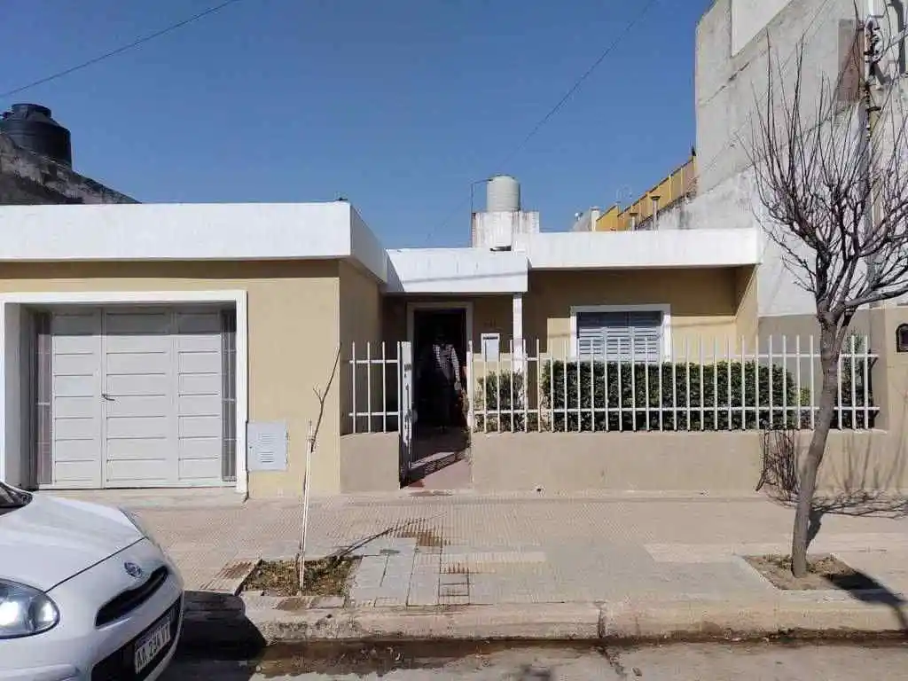 CASA UBICADA EN BARRIO PUEYRREDON