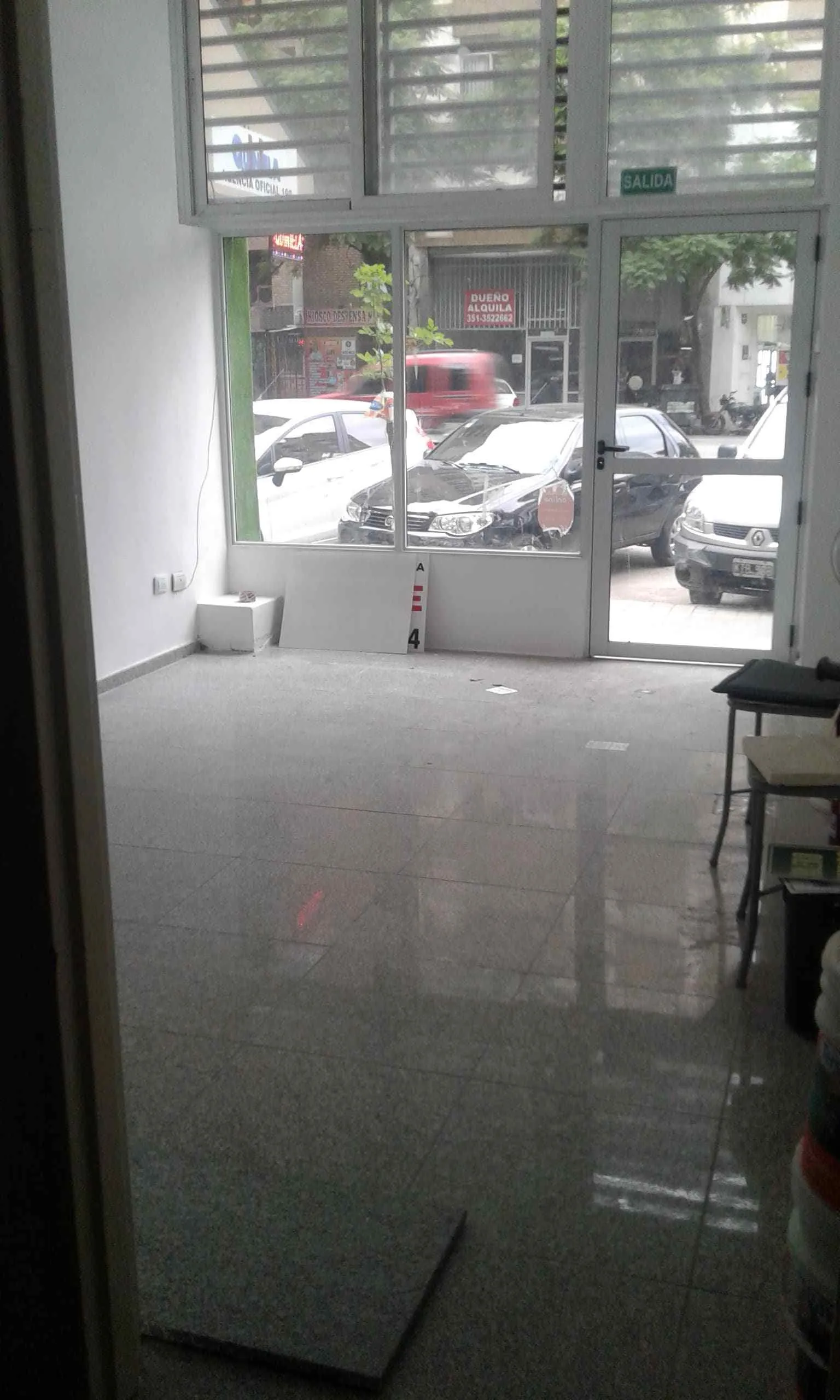 VENDO EDIFICO ENTERO 4 DTOS + 2 LOCALES COMERCIALES, terraza con asador IMPECABL