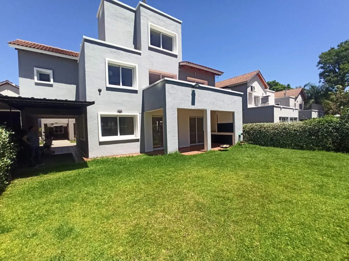 HOUSING DEL RIO - TRIPLEX - 3 DORMITORIOS - 3 BAÑOS - SUITTE - VESTIDOR - CALIDA...