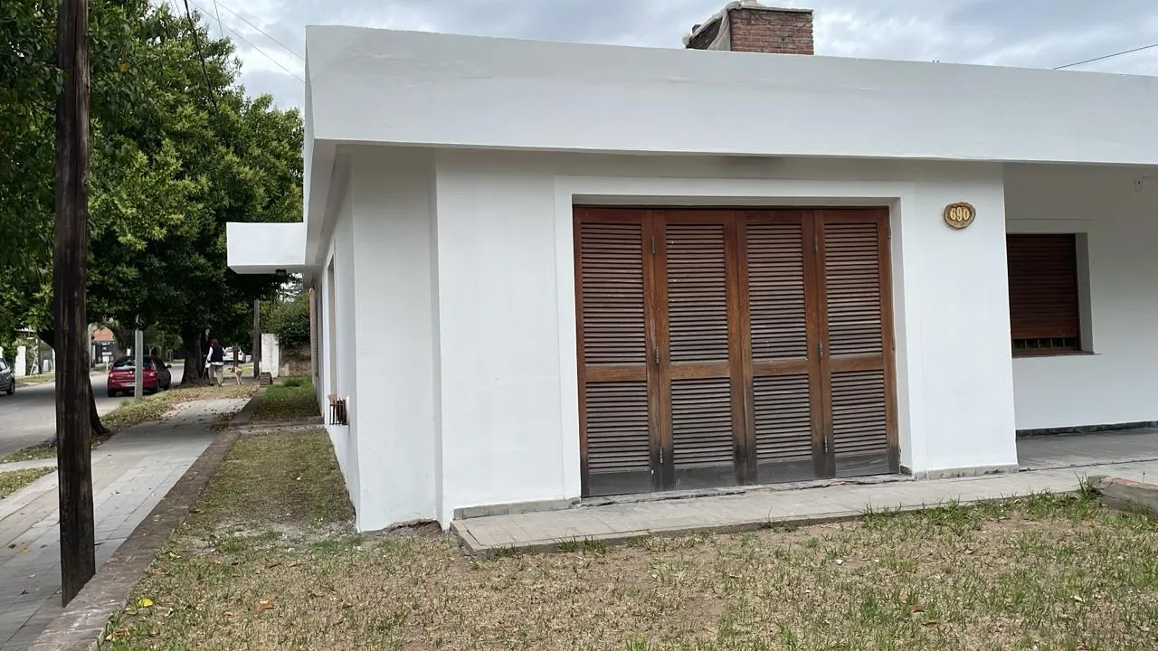 Se Vende Casa de 3 dormitorios en en B° Marques de Sobremonte!