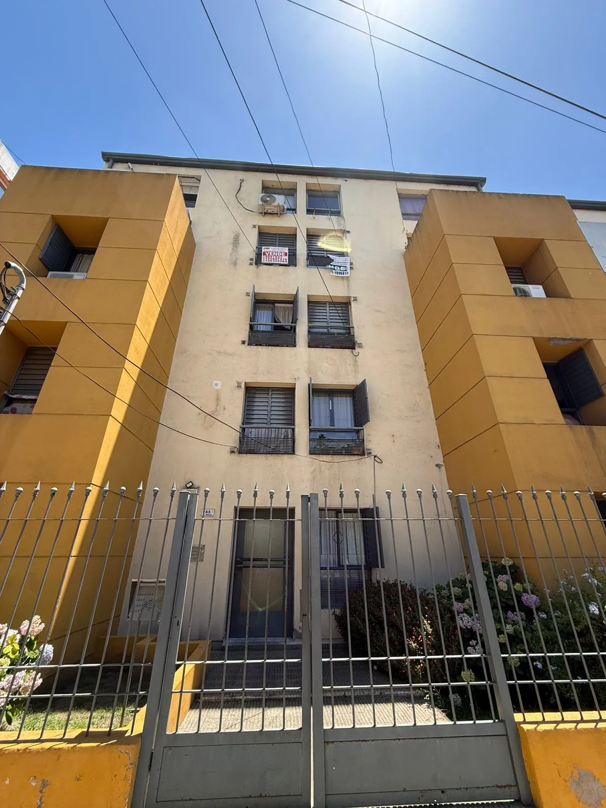 Alberdi, Frente Plaza Cisnero. (Vendo)