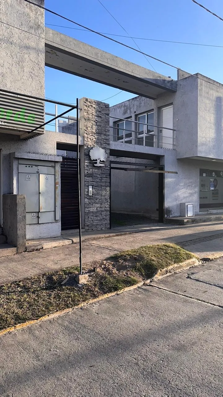 VENTA  DUPLEX 2 Y 1 DORMITORIO -GARAGE- LA CALERA