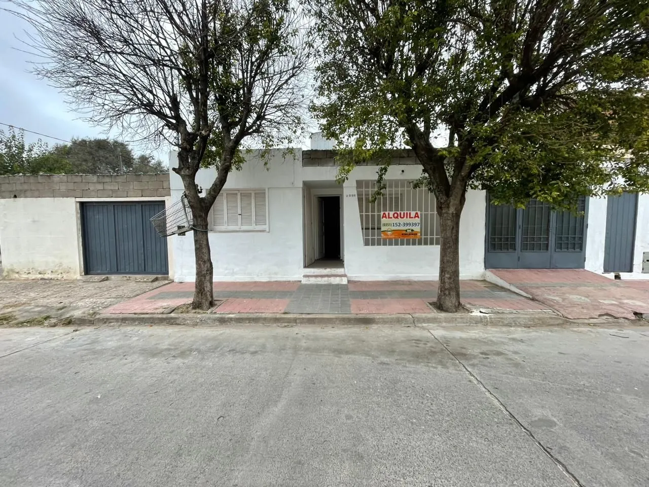PROPIEDAD EN VENTA 2 dorm. con patio y cochera