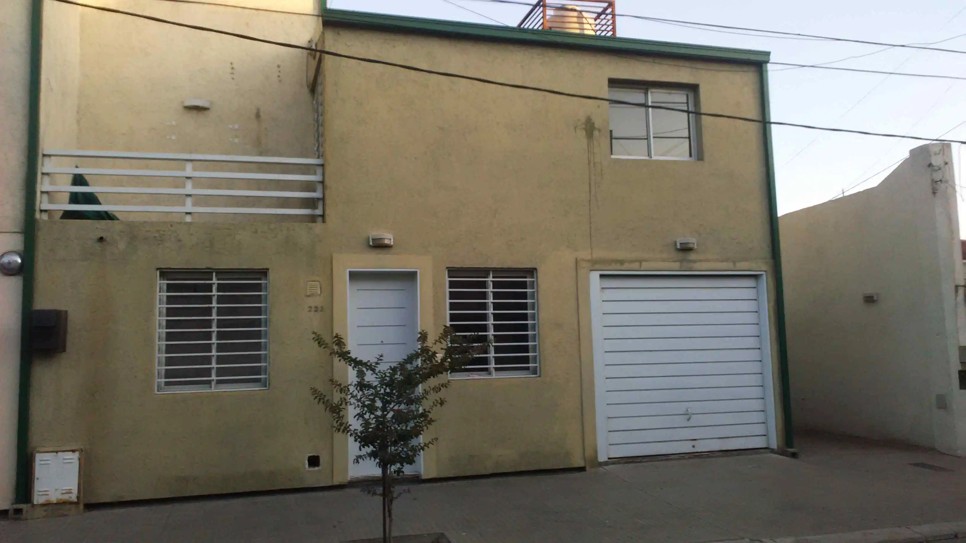 VENDO DUPLEX 2 DORM C/COCHERA B°JUNIORS