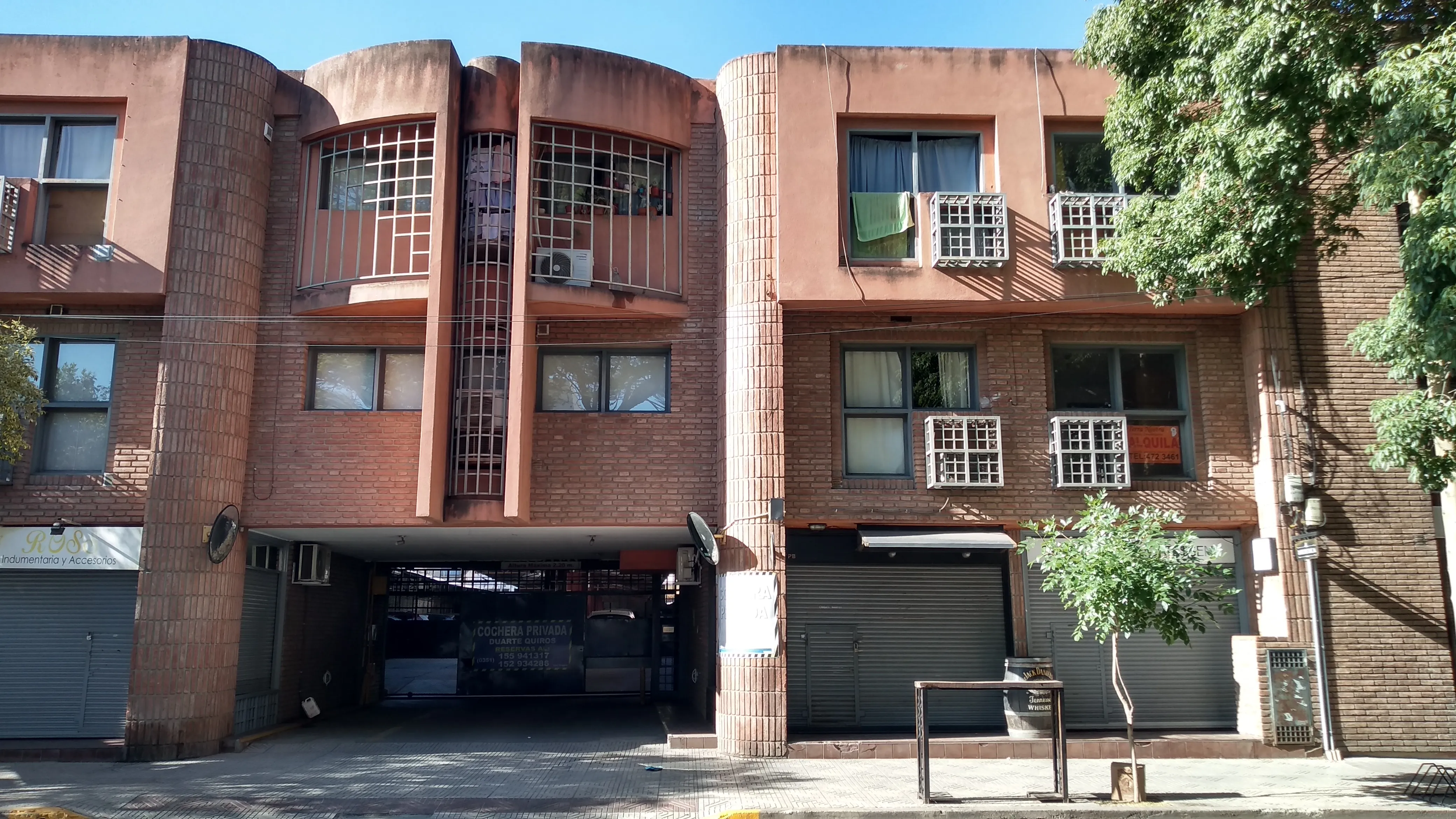 ALQUILO MONOAMB. DTE. QUIROS AL 800, 2°PISO EXT.