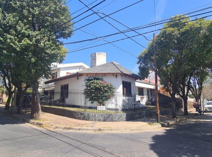 Casa · 236m² · 6 Ambientes · 1 Cochera