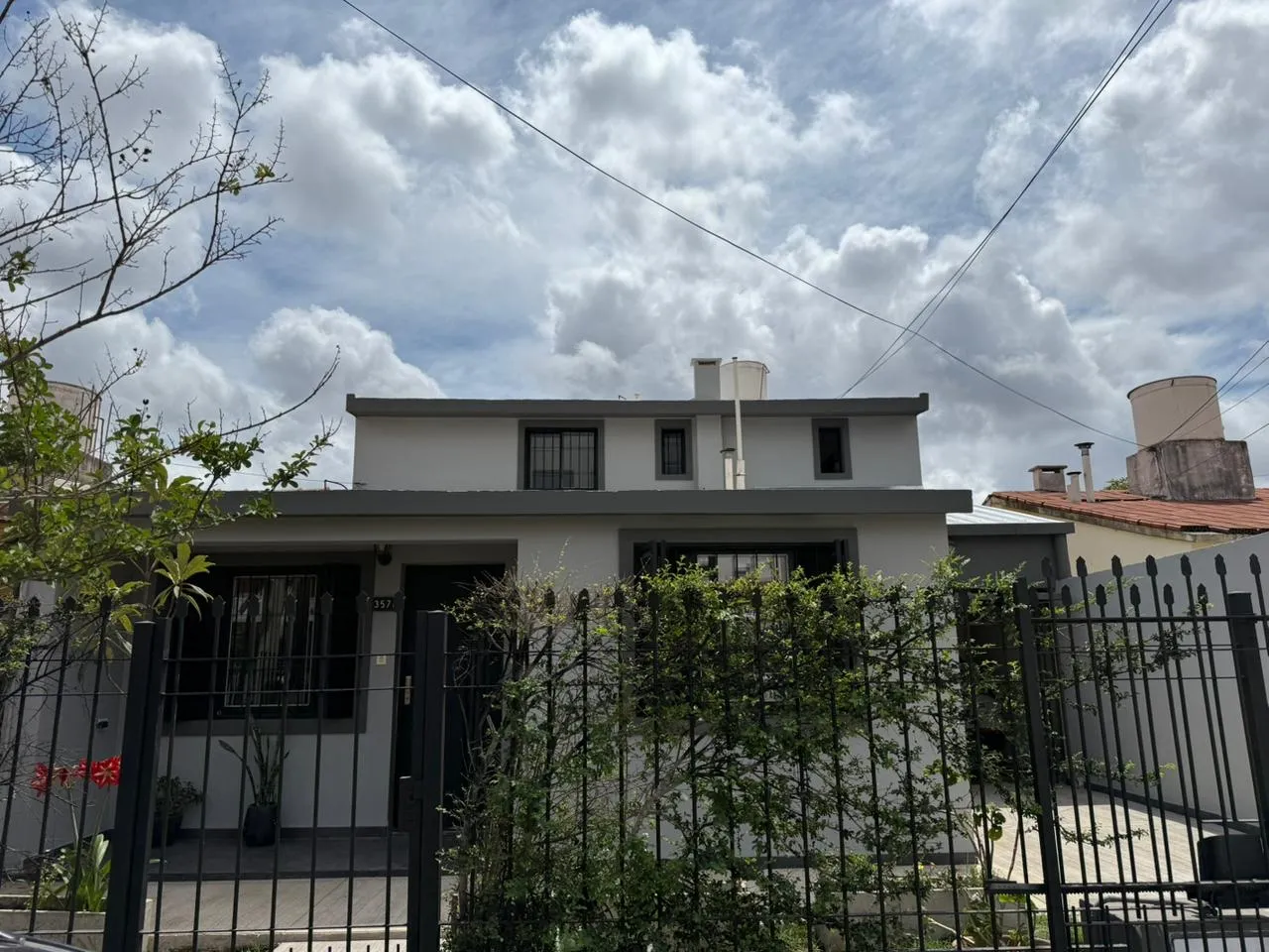 Rene Favaloro VENDO CASA, 4 dormit, 4 baños, terraza, cochera y patio con asador